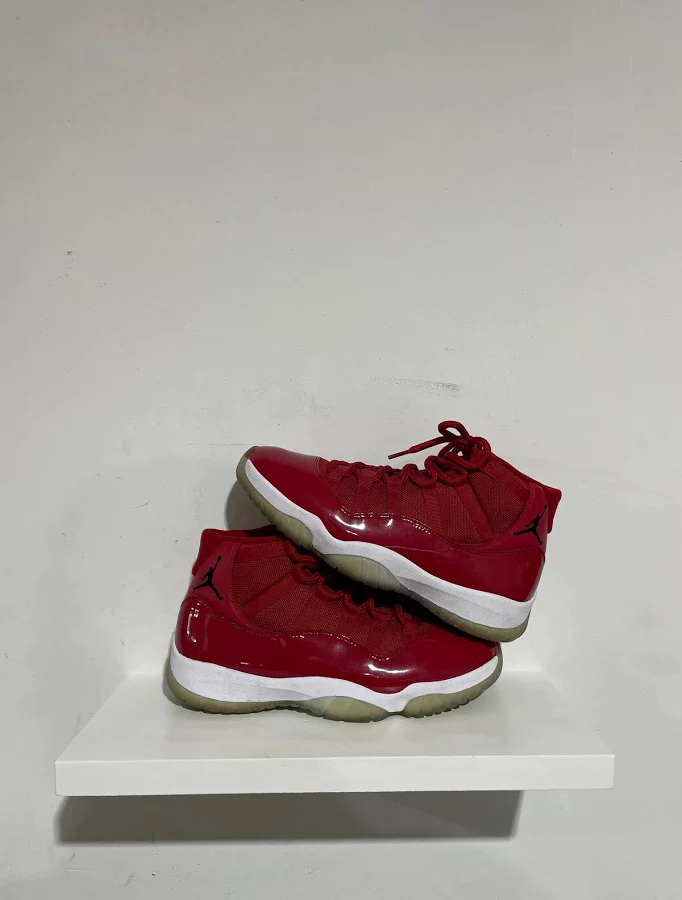 Nike Jordan 11 Win Like 96 Size 9