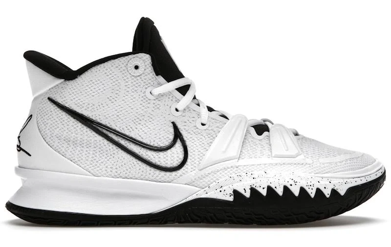 Nike Kyrie 7 Team Basketball Shoes