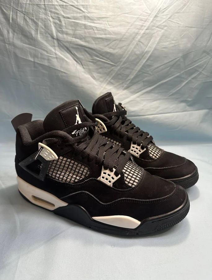 Size 10.5 - Air Jordan 4 Retro White Thunder