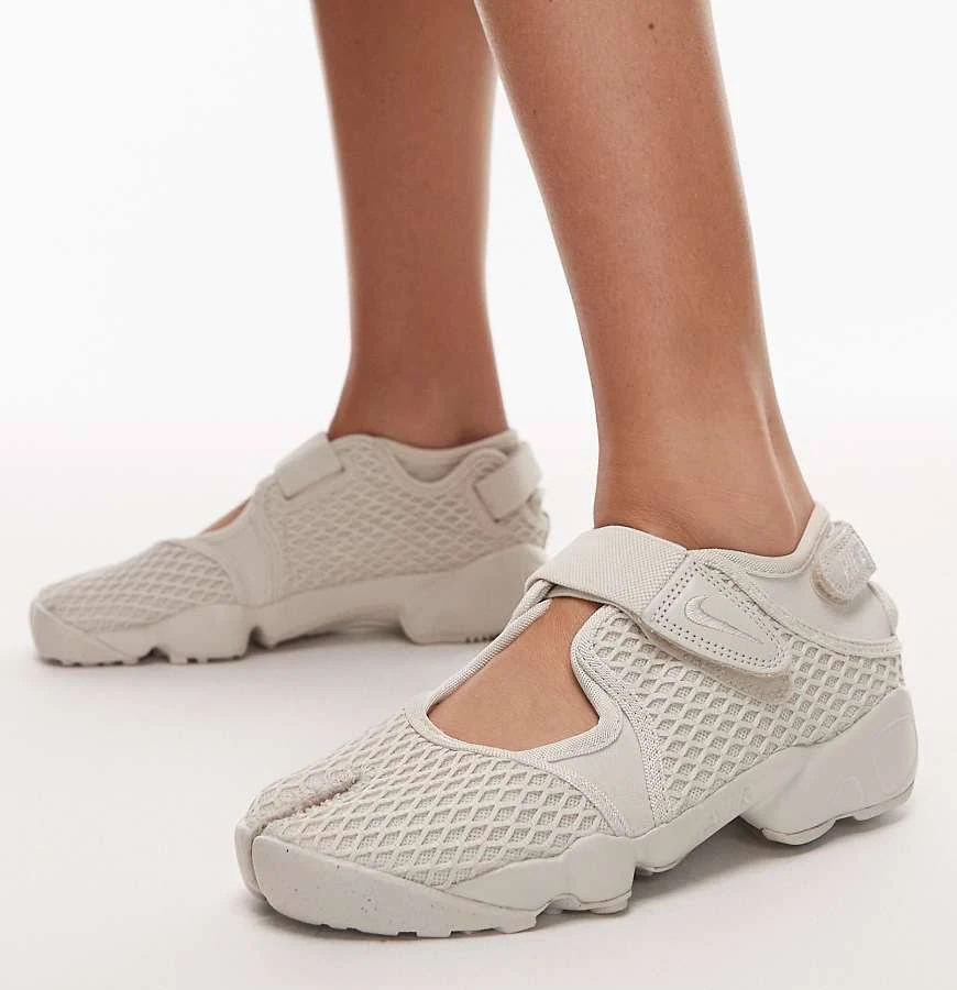 Nike Air Rift sneakers in beige-Neutral