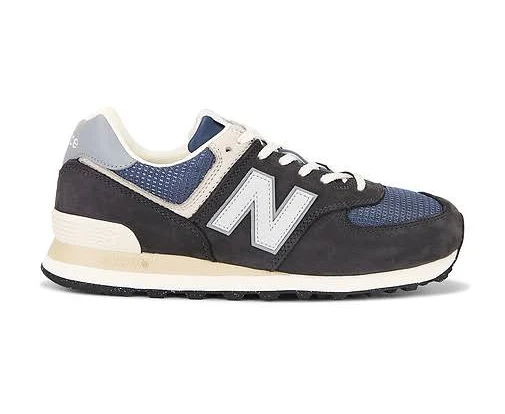 New Balance 574 Sneaker in Black - size Mens 8.5/Womens 10