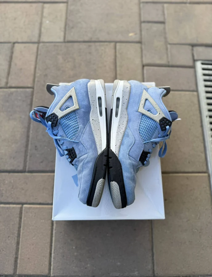 Jordan 4 UNC University Blue size 13 Clothing