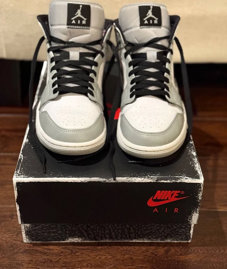 Nike Jordan 1 Mid - Light Smoke Grey - Great Condition