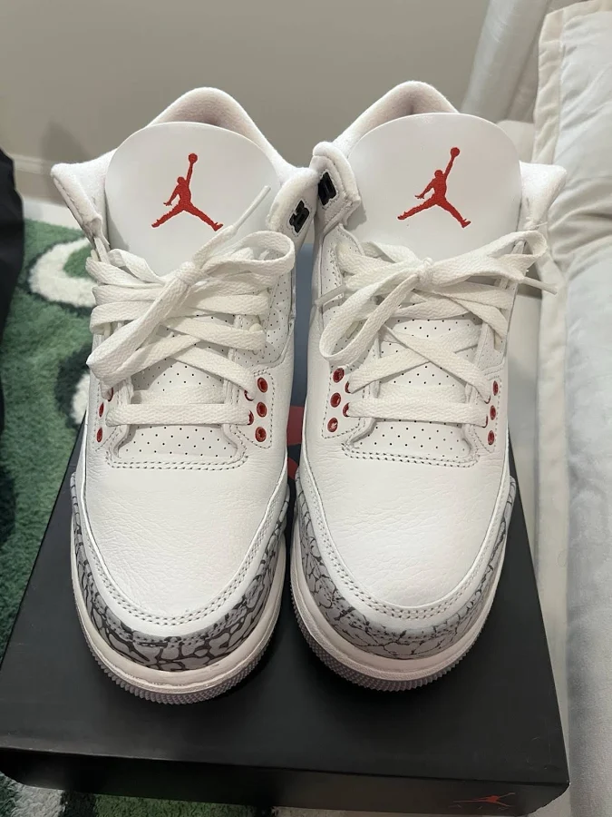 Jordan White Cement Retro 3s........ 7y............ 9.5/10 Condition