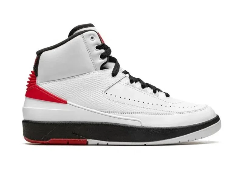 2 Retro Chicago Sneakers In White