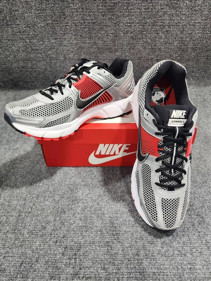 Nike Zoom Vomero 5 Metallic Silver Black Fj4151-005 Men’s 12 / Women’s