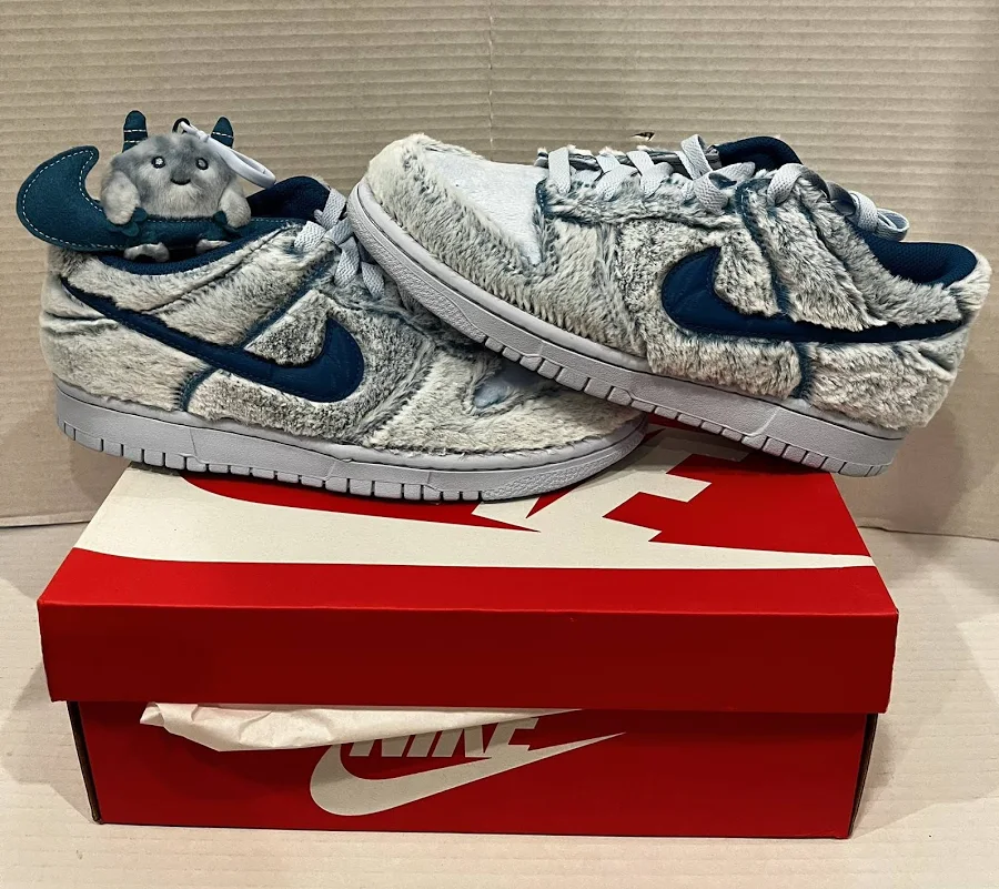 Nike Dunk Low Abominable Snowman Size 6.5 Big Kids Which Equals Size