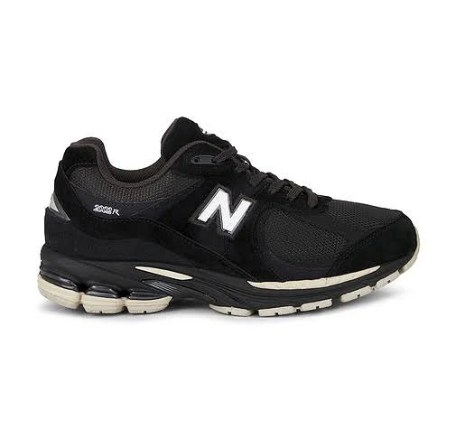 New Balance 2002r Sneaker in Black - size Mens 9/Womens 10.5