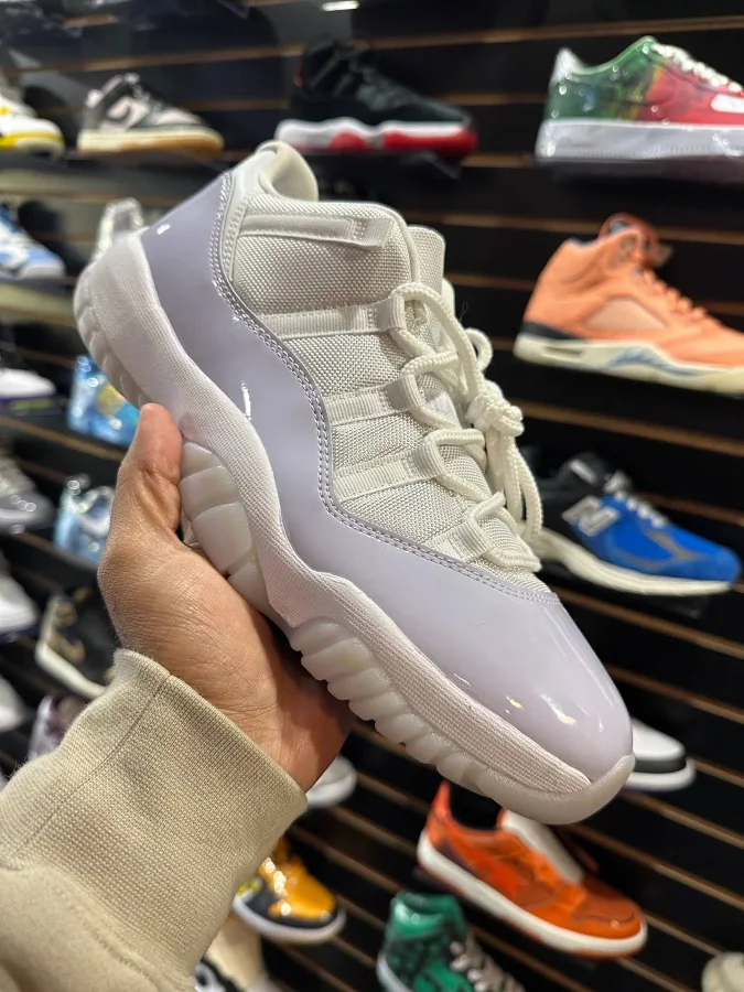 Jordan 11 Low "Pure Violet"