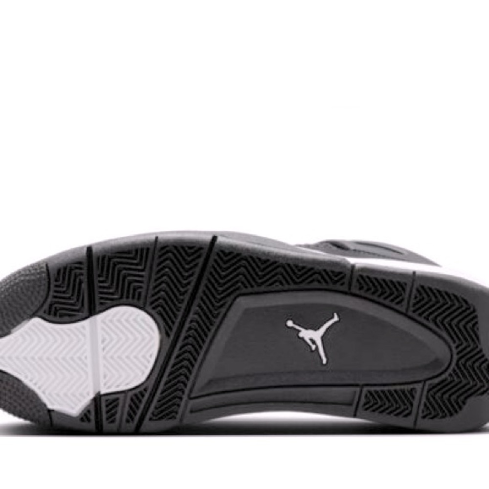 Air Jordan 4 Retro White Thunder Iconic Style Footwear