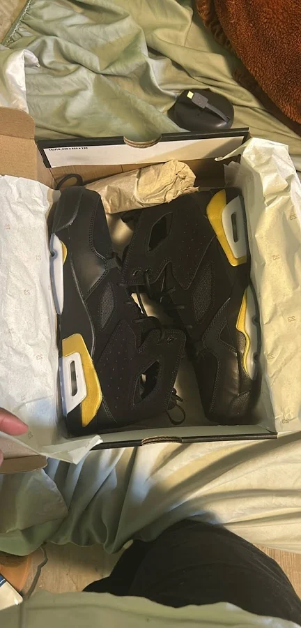 Size 9 - Jordan Flight Club 91 Black Metallic Gold
