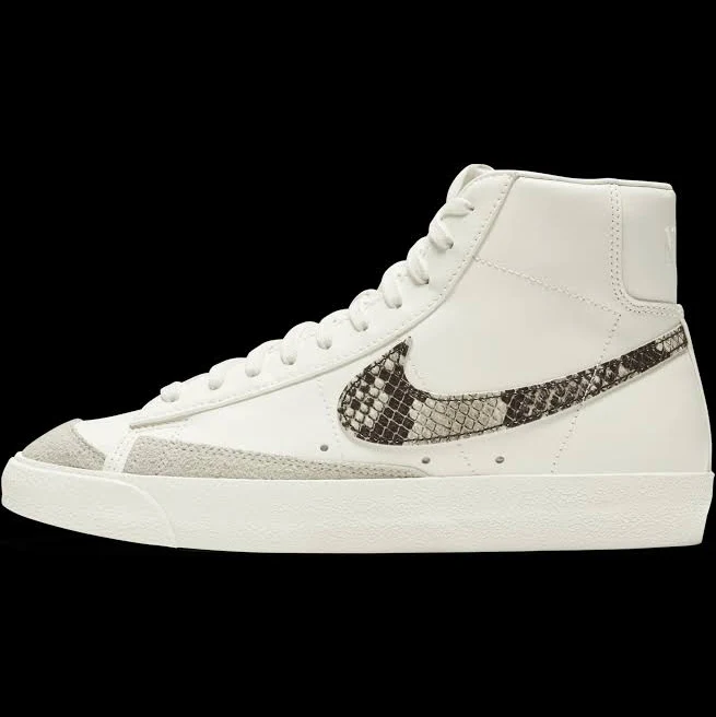 Nike Women's Blazer Mid '77 SE