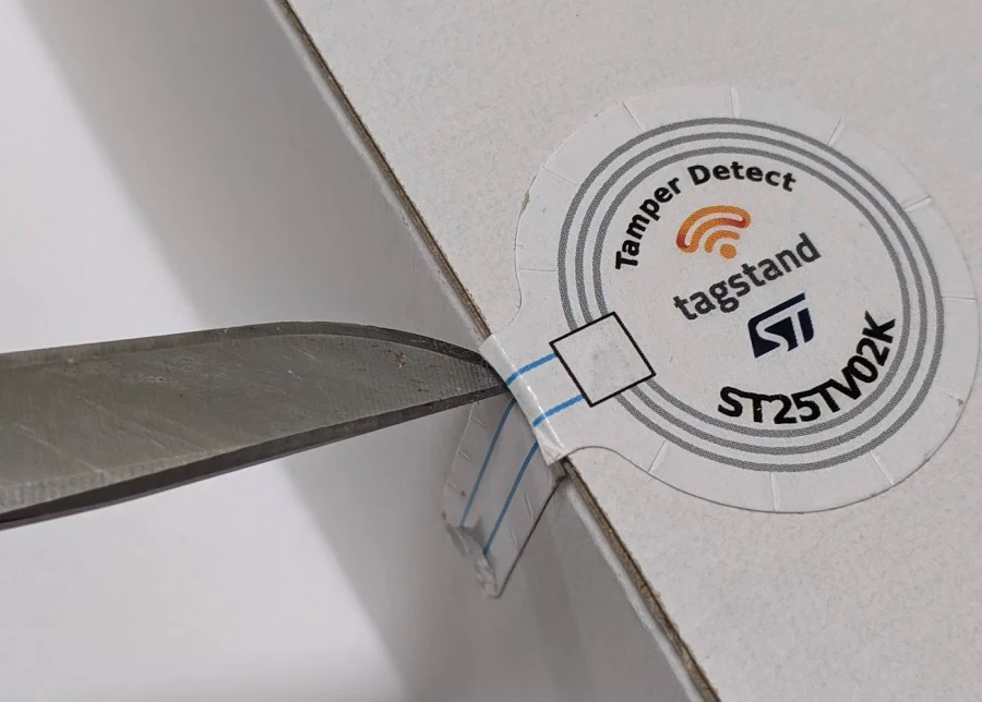 NFC Sticker - Paper - ST25TV02K-AD (TD) - 35mm diameter with 27.5x10mm tamper detect tail