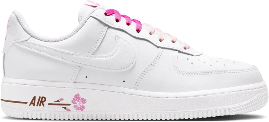 Nike Women's Air Force 1 '07 SE Shoes
