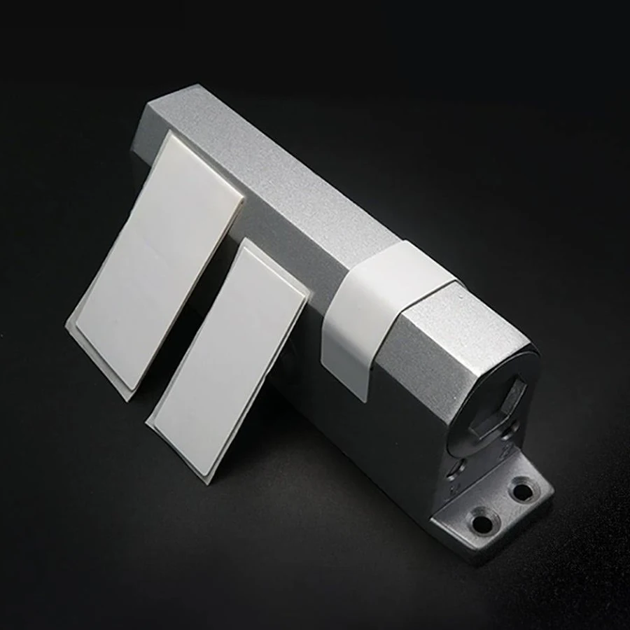 PF6025 På Metall UHF RFID-etikett, Vanntett, 3M Lim - PF7030 for metall - 70*30*1,2mm / 500 stykker - 1 rull