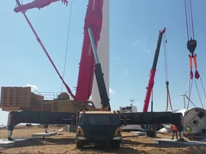 Мощный вездеходный кран SAC2000T8 грузоподъемностью 200 тонн для установки ветроэнергетических установок