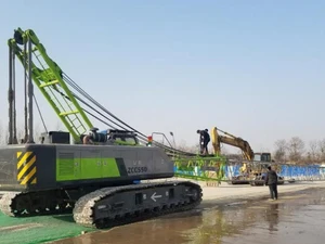 Китайский тяжелый гусеничный кран ZCC5000 грузоподъемностью 500 тонн для подъема ветряных турбин высотой 108 м. Цена.