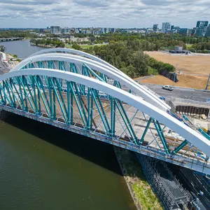 Прочный стальной мост для морских переходов, устойчивый к ветру и коррозии, способствует развитию прибрежной экономики